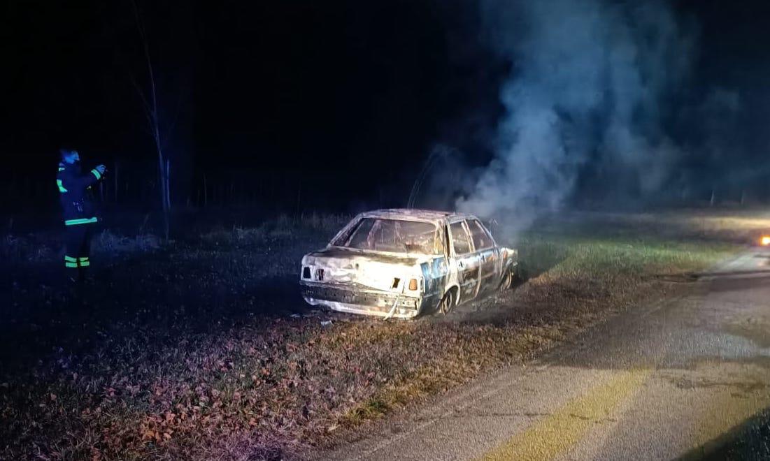 Immagine per Auto in fiamme a San Floriano, nuovo giallo a pochi passi dal confine